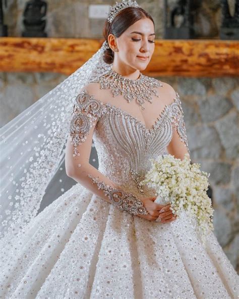 ara mina gown|LOOK: Actress Ara Mina looks stunning in her。